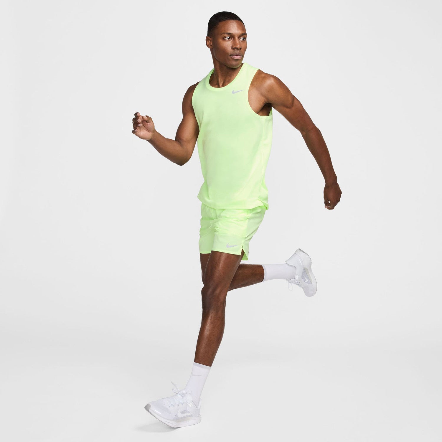 Short Nike  Stride Dri-FIT ADV Homme – Jaune Énergie