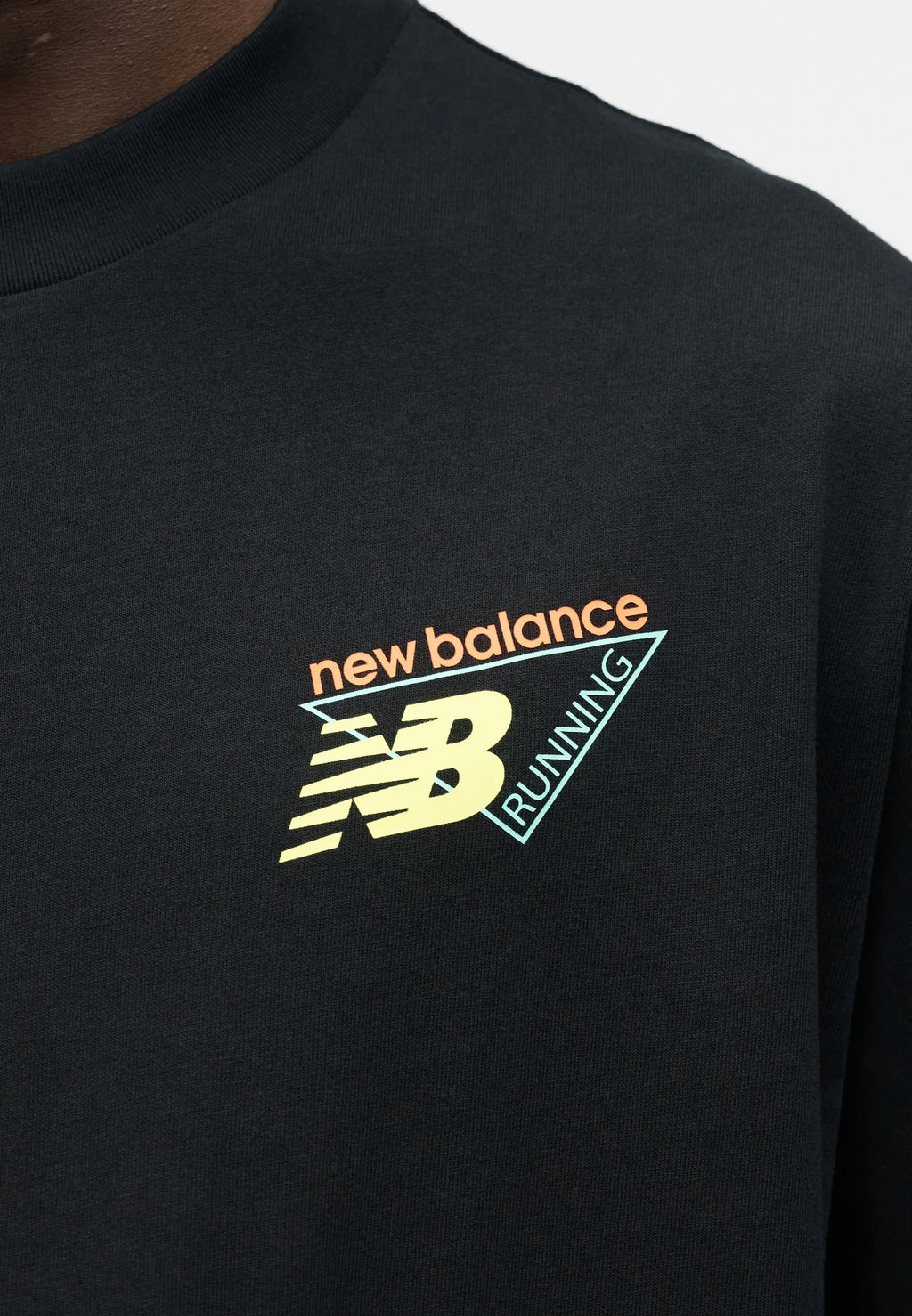T-shirt New Balance Homme – NEO HM SS Noir Motif Coloré