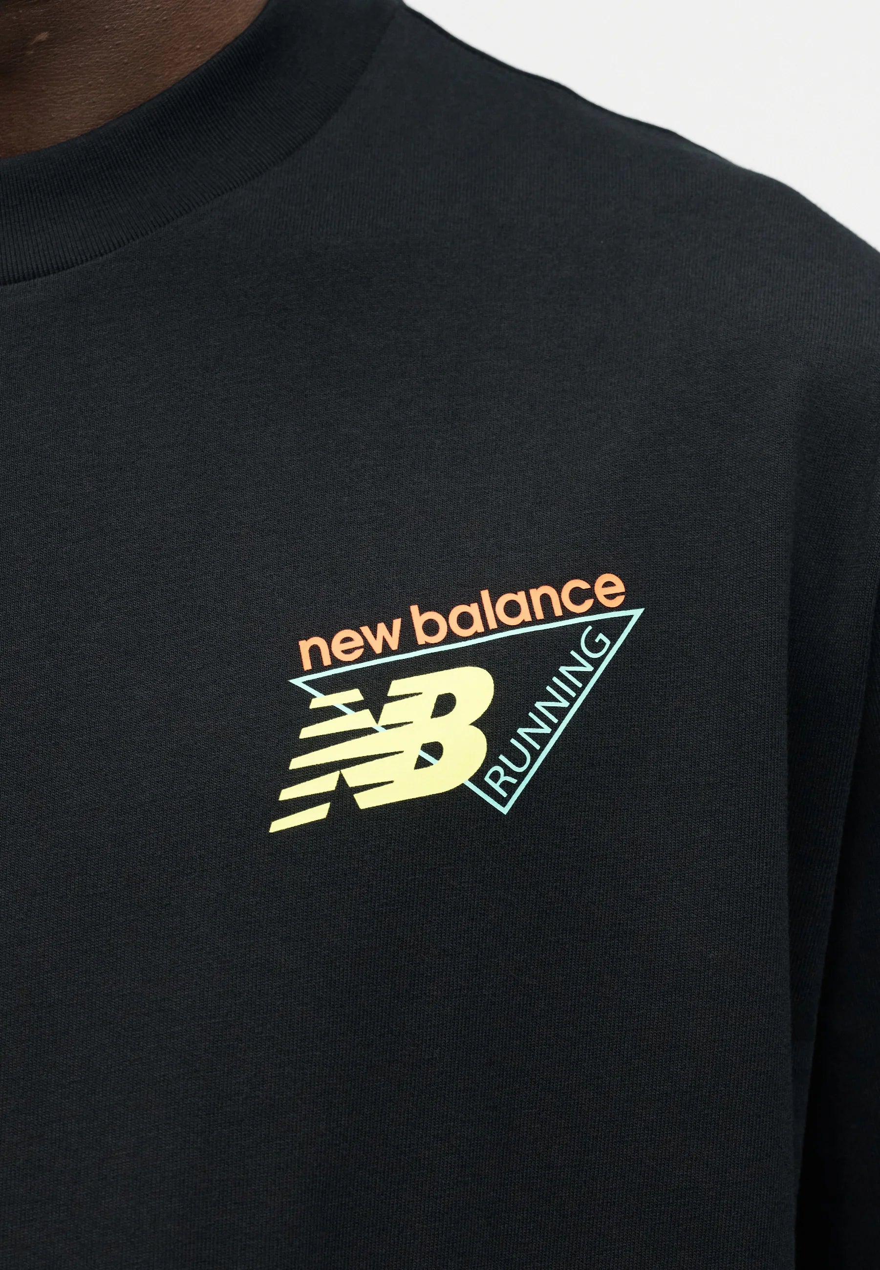 T-shirt New Balance Homme – NEO HM SS Noir Motif Coloré