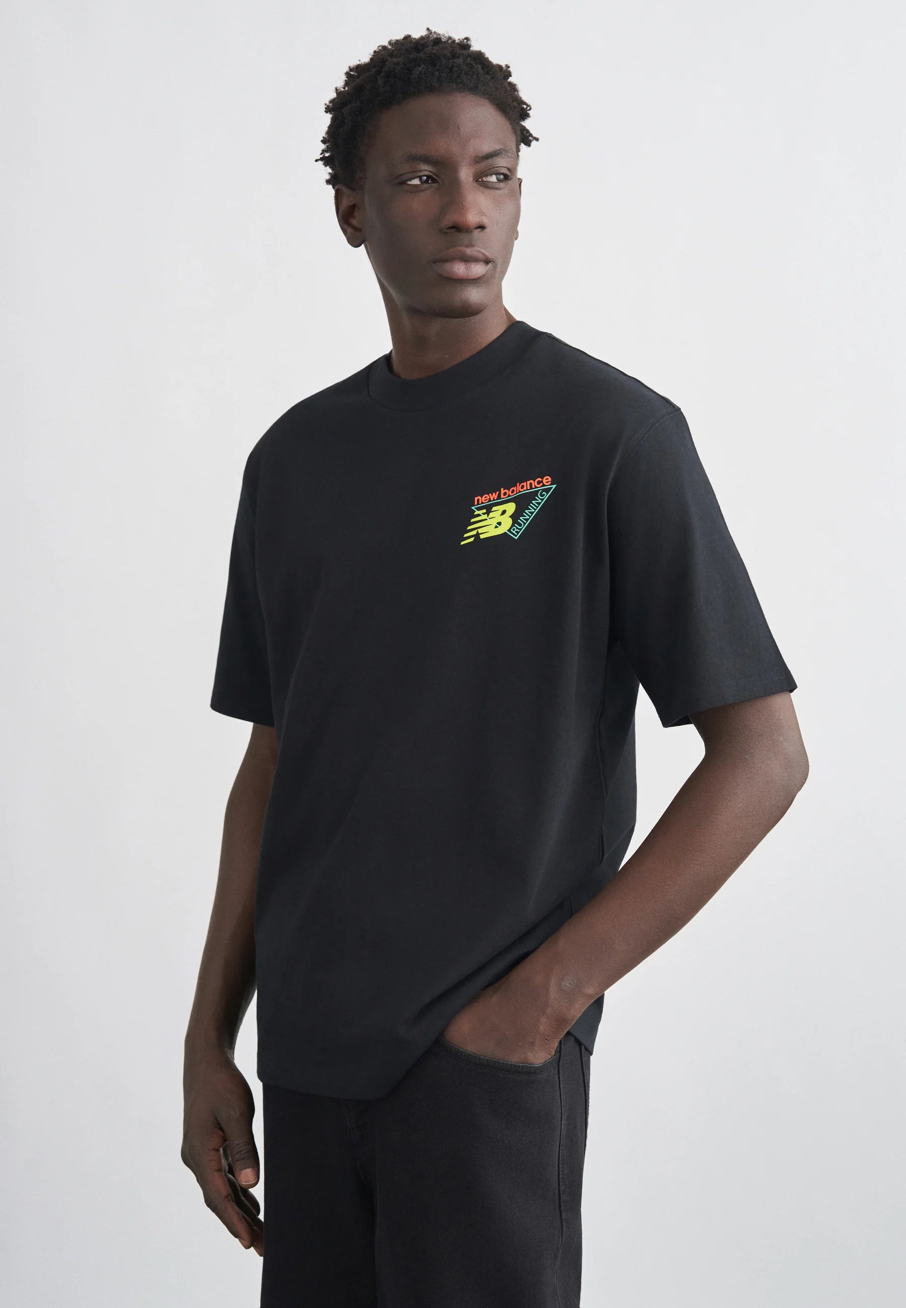 T-shirt New Balance Homme – NEO HM SS Noir Motif Coloré