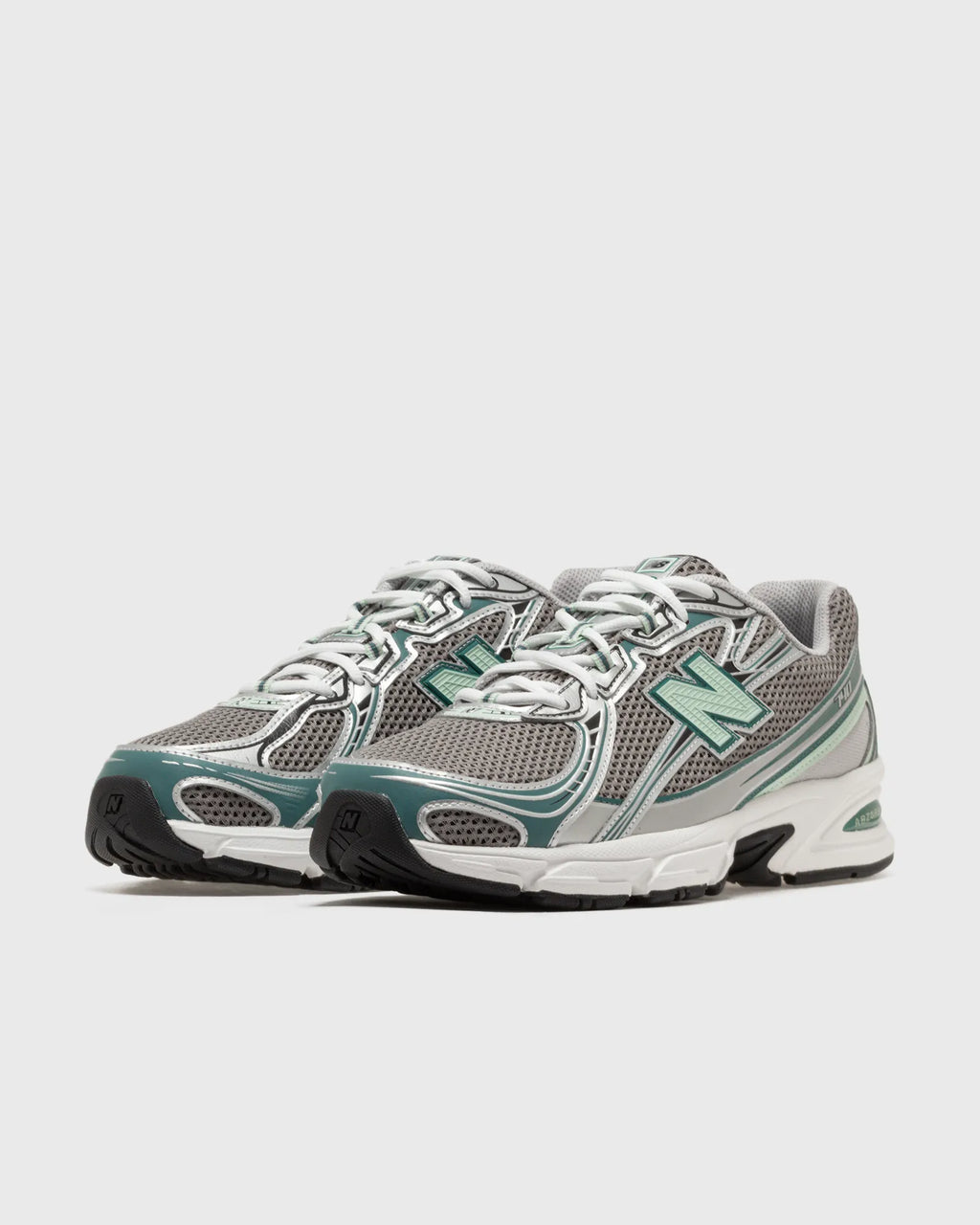 New Balance 740 - Silver Metallic and New Spruce