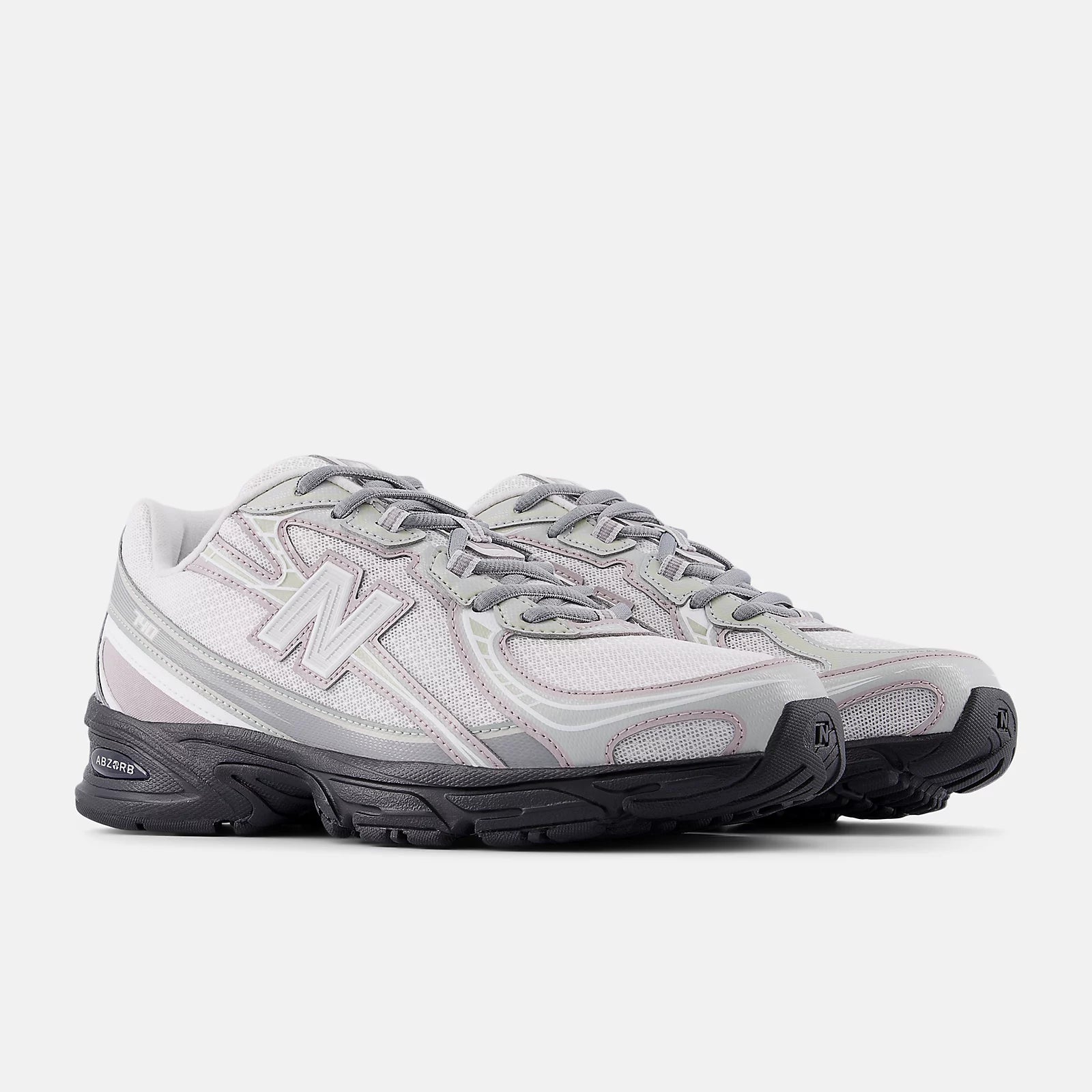 New Balance 740 - Silver Metallic