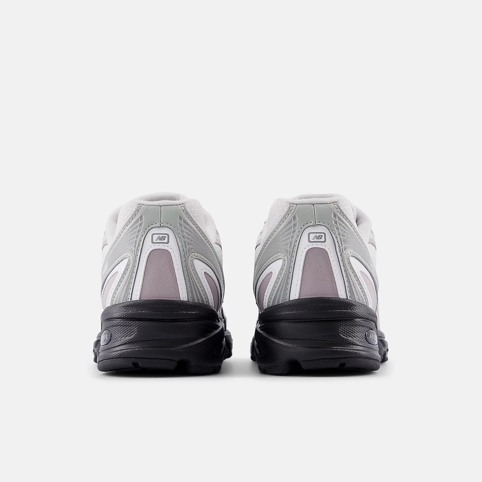 New Balance 740 - Silver Metallic