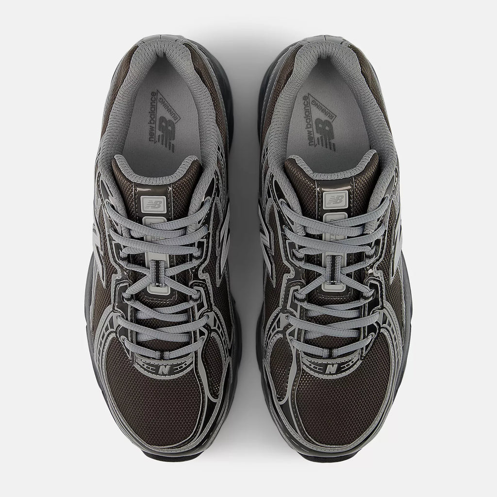 New Balance 740 - Black Metallic