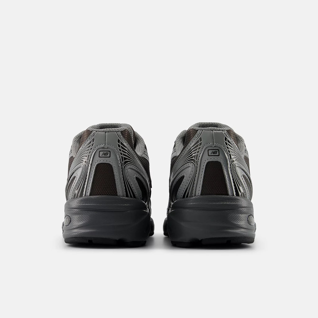 New Balance 740 - Black Metallic
